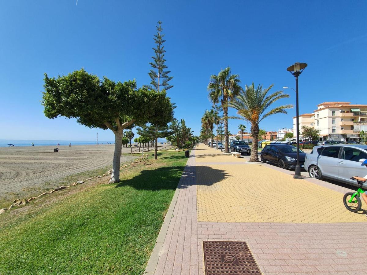 Boutique Apartment Near The Beach, 1 Gbps Wi-Fi Малага Екстериор снимка