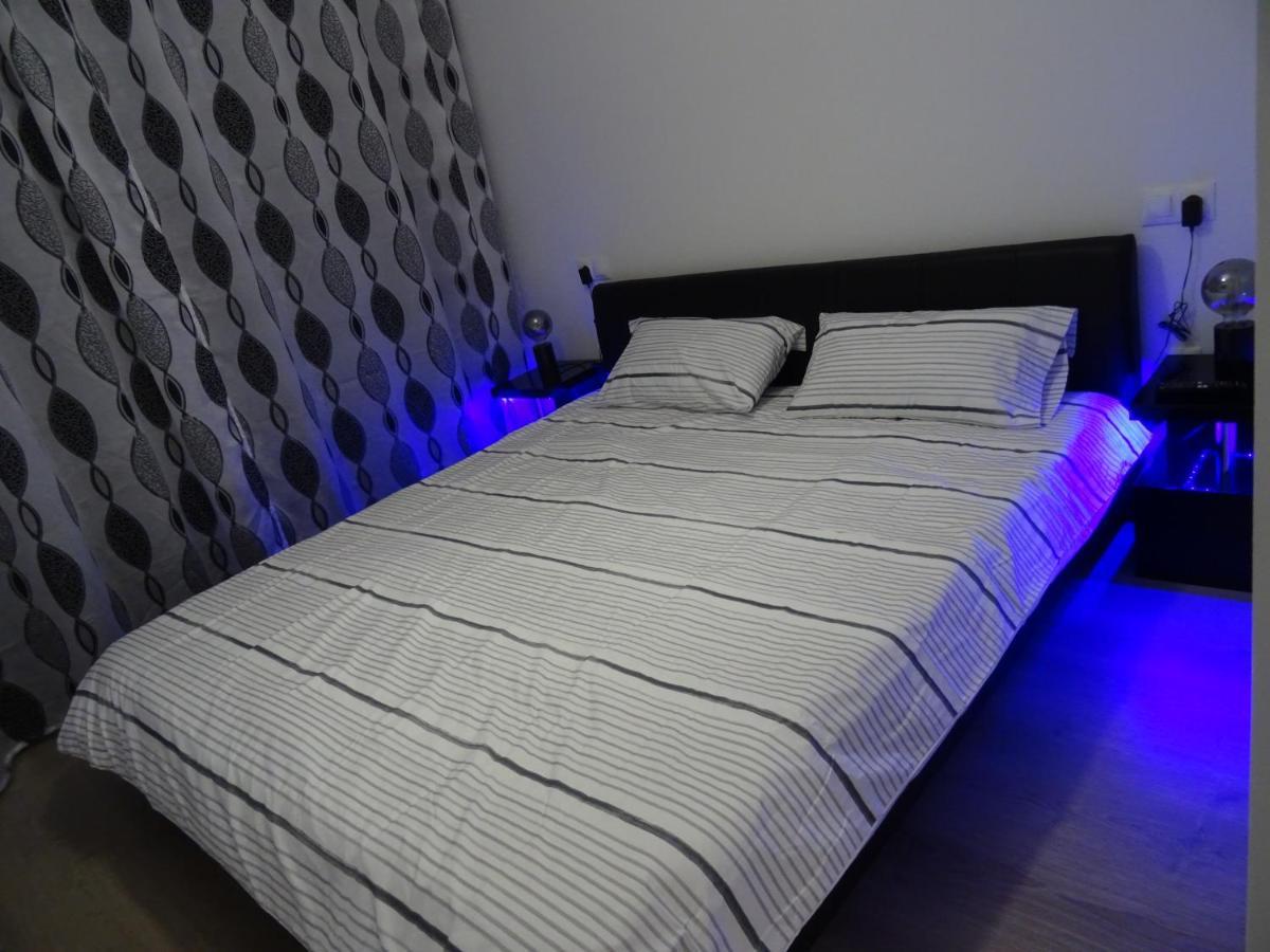 Boutique Apartment Near The Beach, 1 Gbps Wi-Fi Малага Екстериор снимка