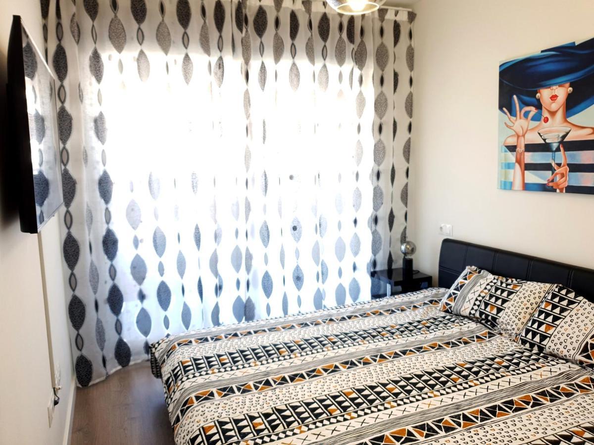 Boutique Apartment Near The Beach, 1 Gbps Wi-Fi Малага Екстериор снимка